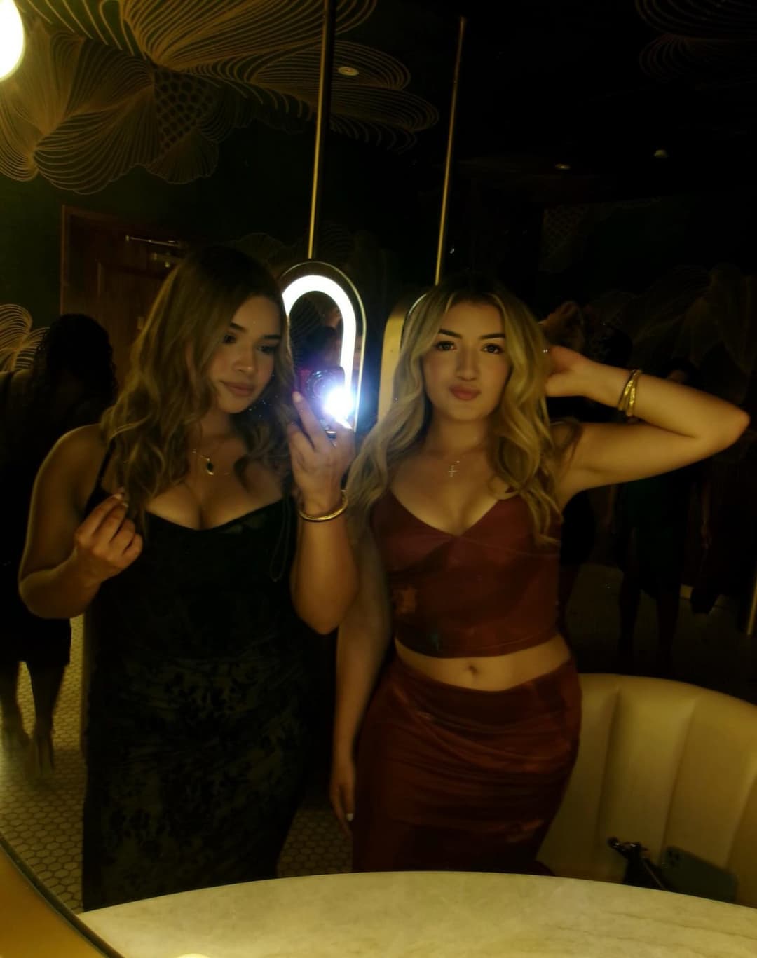 Tiny guy gets fucked - aShemaletube.com_1