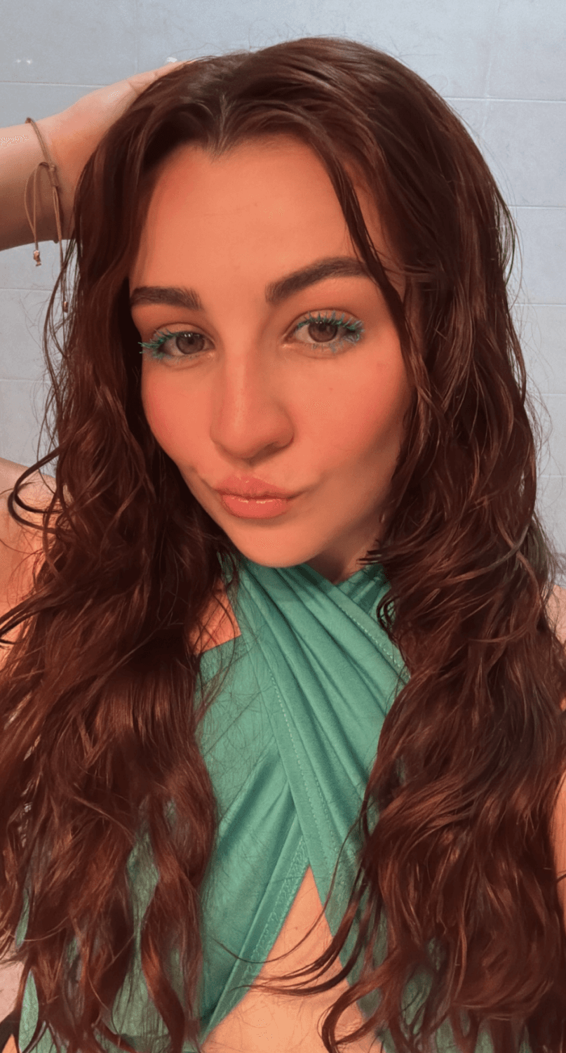 Vicky 23, looking for guys to cumtribute or fucktribute me,love facial and bbc tribute