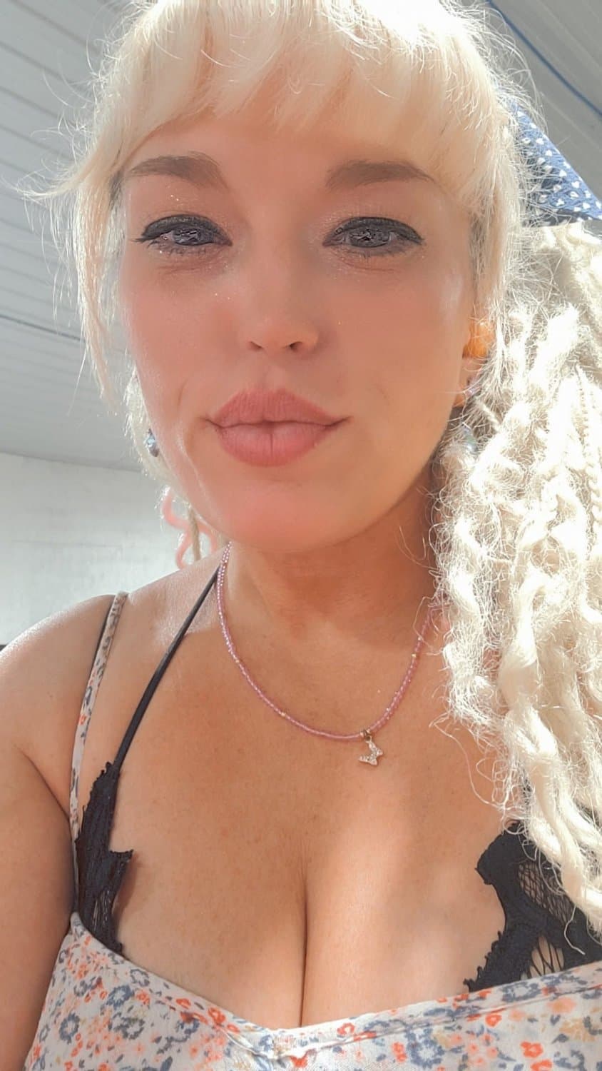 Cheating Cyndi wants your cum