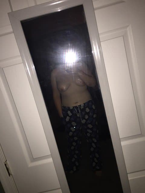 Freshly 18 Jaden shows off in nude selfies