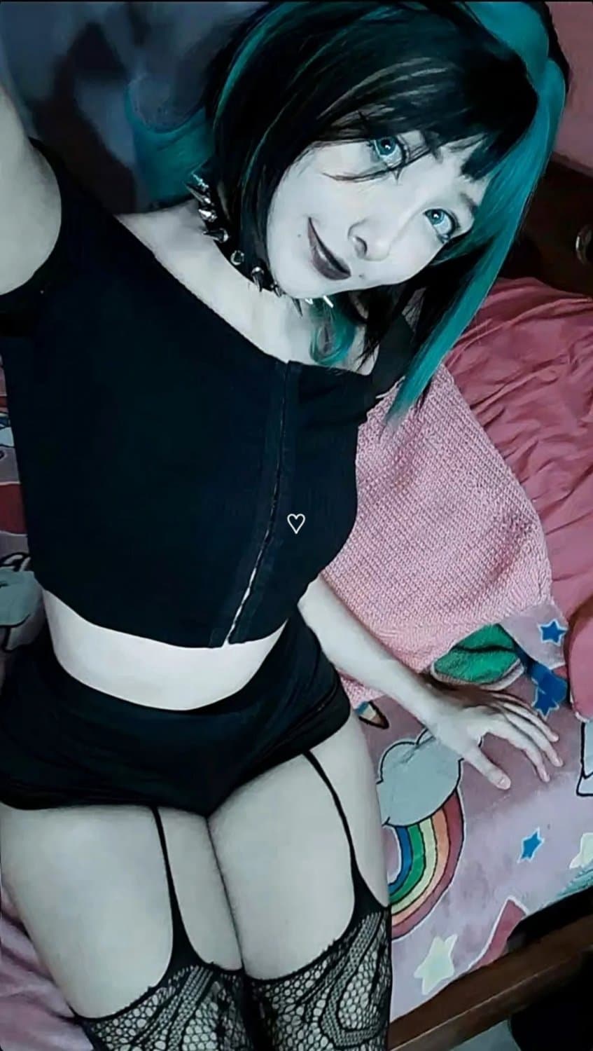 Sofía una putita de 19 años q le encanta mostrar el culo