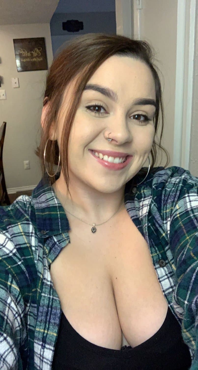 @karifrances13 on twitter, ive been edging and gooning to her for the last 3 months