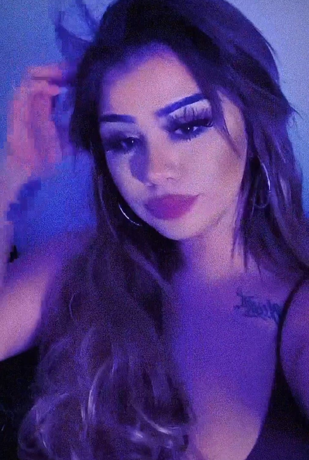 Samantha this bitch gives nasty head