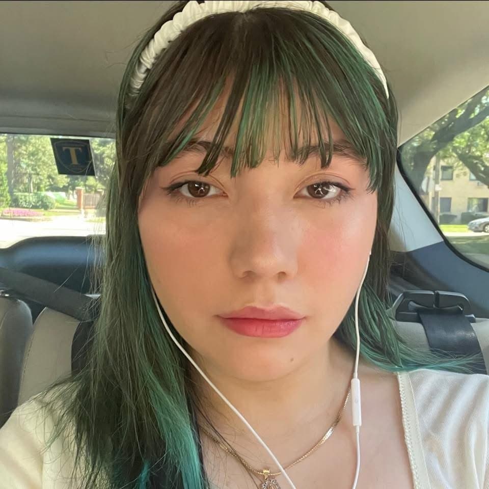 Cute chicago Latina slut? cute anime girl deserves thick cum ropes on her face. Anybody got her? Dm