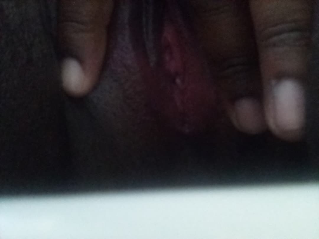 Pretty pussy ebony teen shows her bald pussy