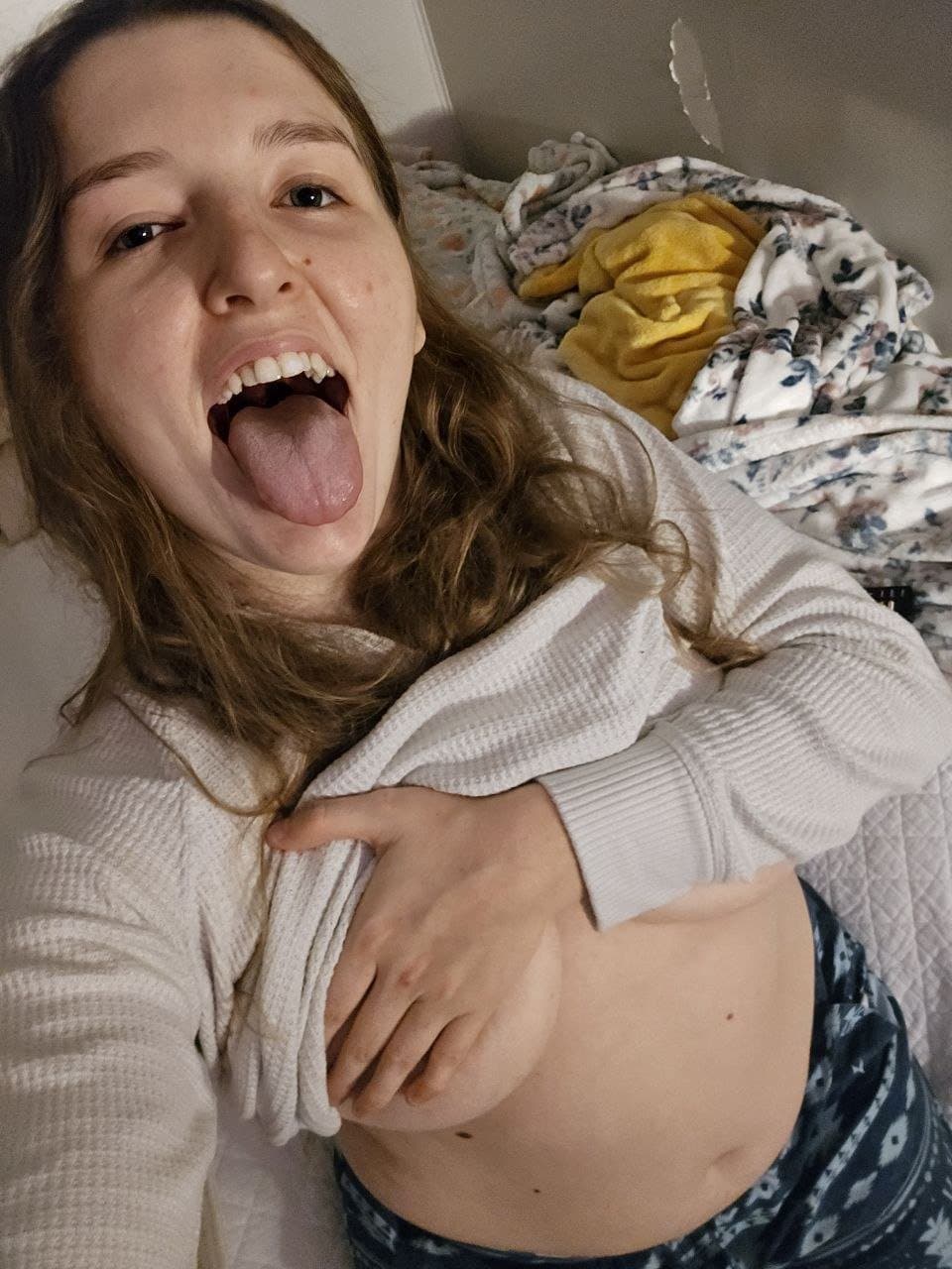 who wants to give this Connecticut slut as spin