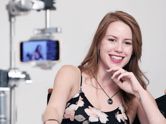 AI Video Marisha Ray (Critical Role) flashing boobs during interview (Pollo AI)
