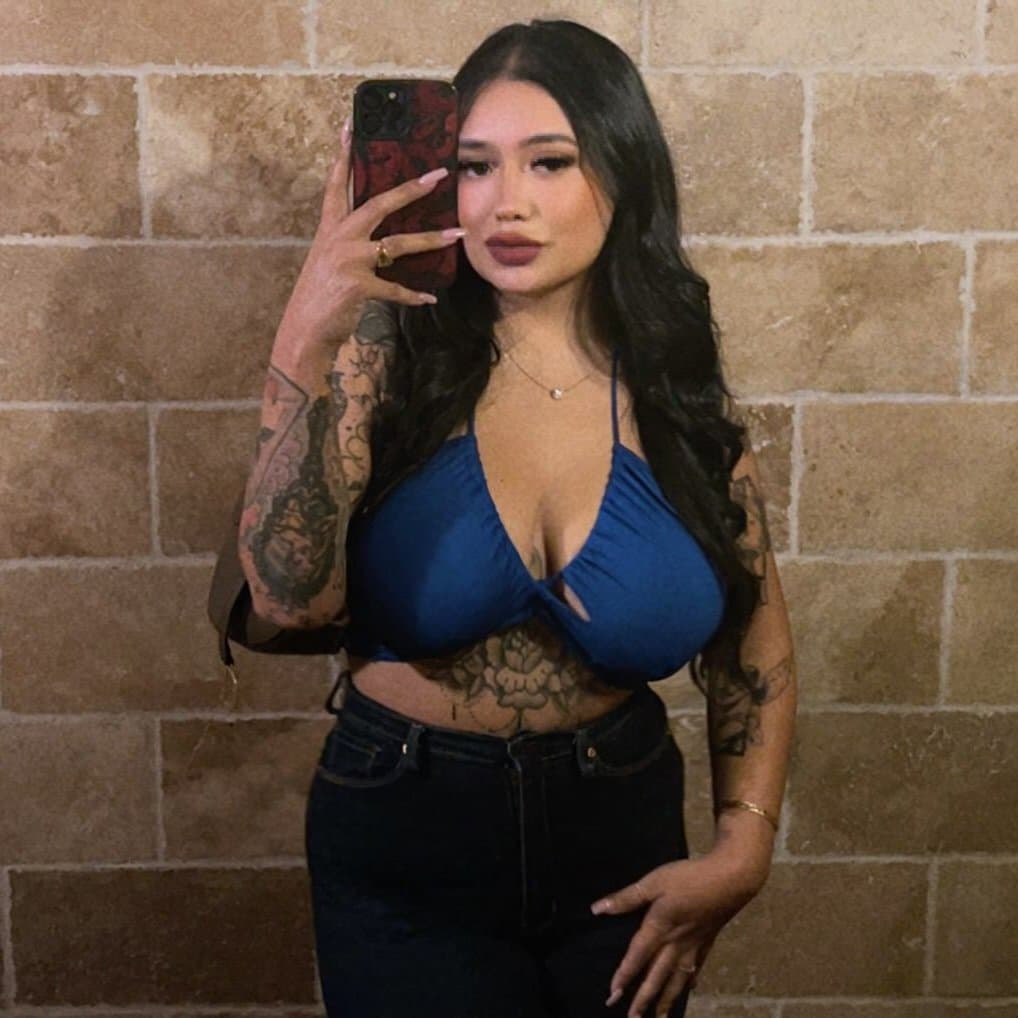 Thick Busty latina Daniella