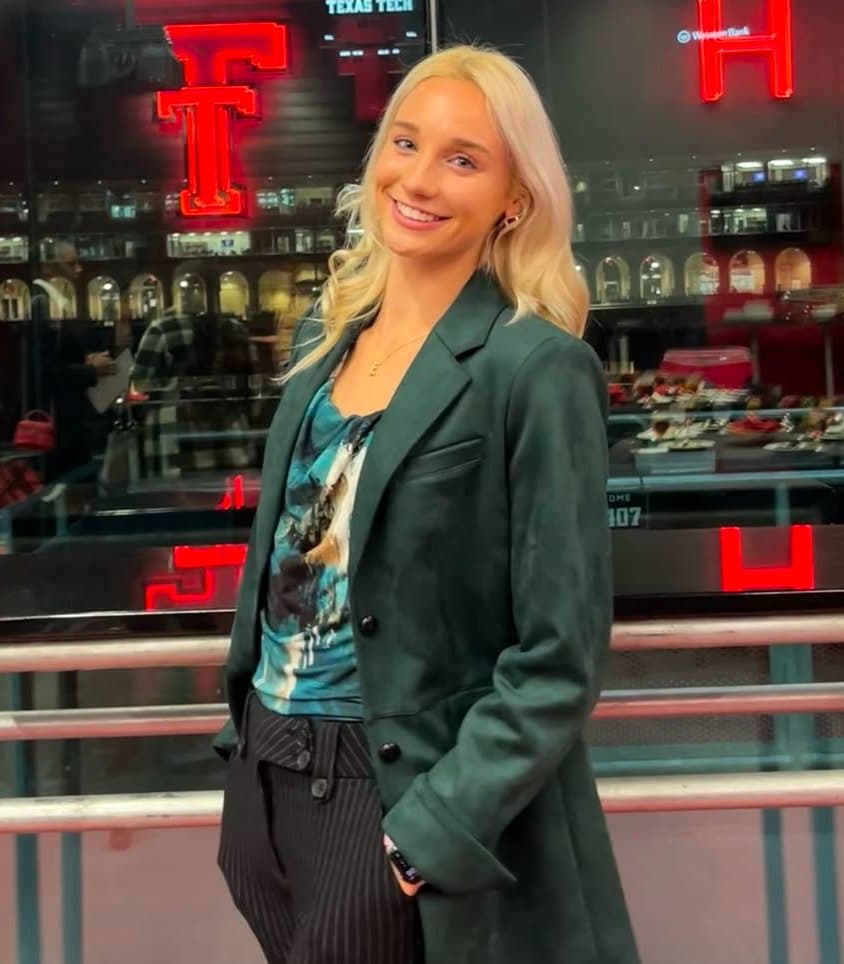 Yummy Athletic College Whore