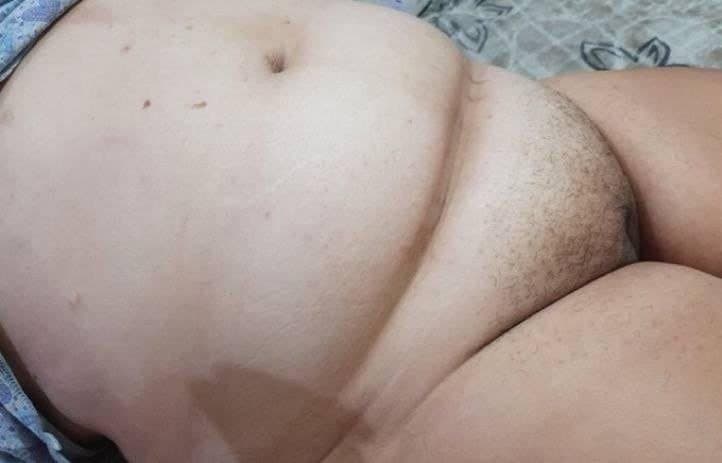 Hot brasilian BBW with chubby belly showing her pussy (hairy & shaved)