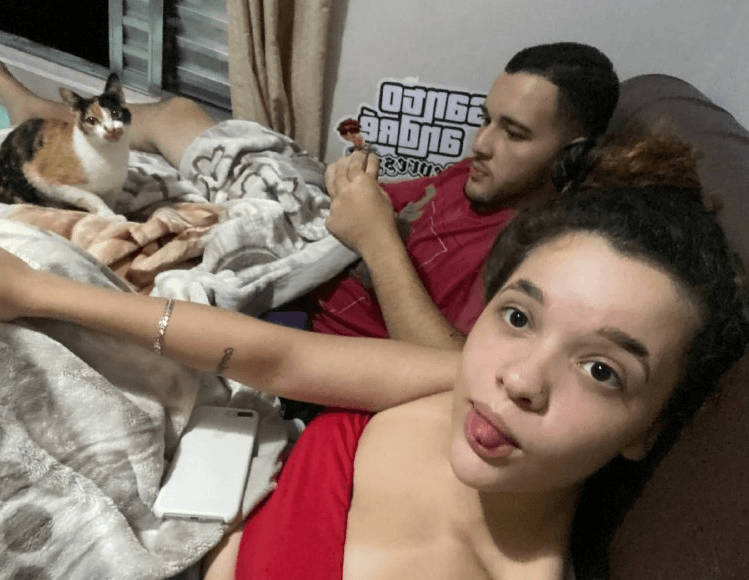 casal que mora junto gravaram varios amadores