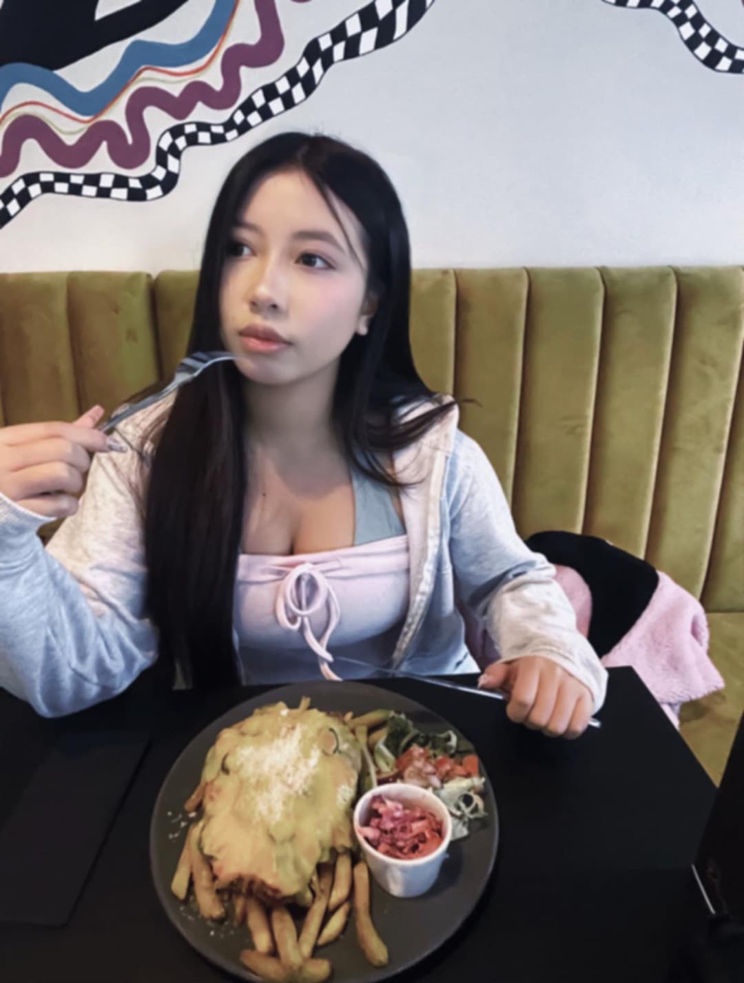 Lost my 18f gf to a 53m white bull. Lost bet. Kik j4cvck. Audio is them