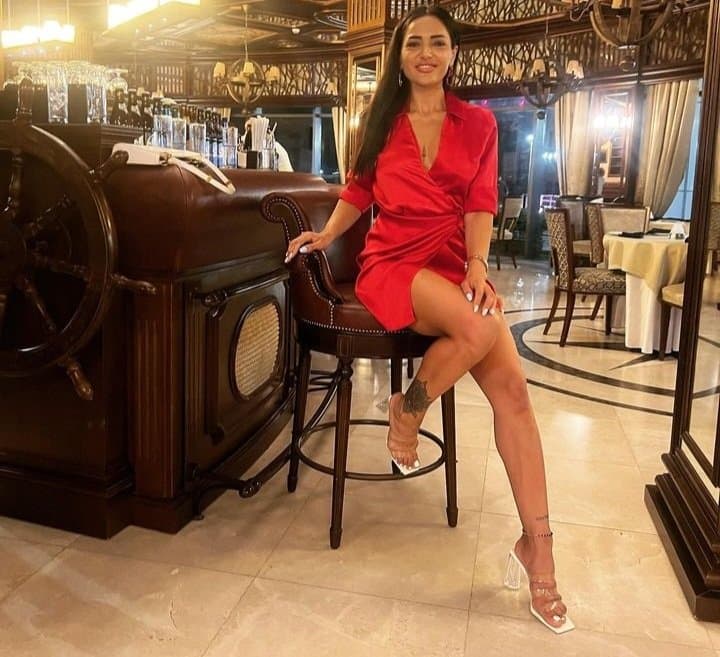 Click to view full size Sexy glamour feet pedicure woman