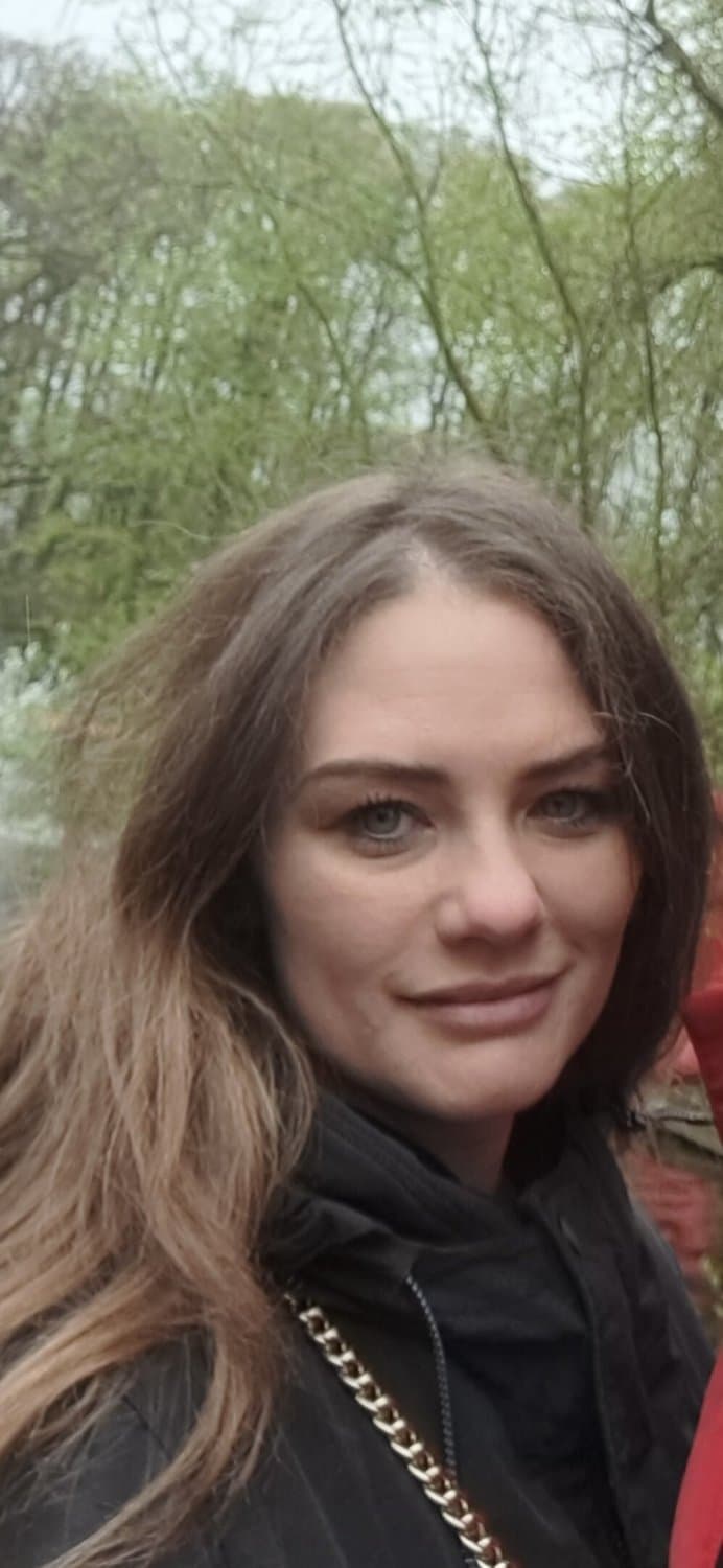 Bridget Sexy chatpic slut repost to your page Before she goes private get her on the hot page