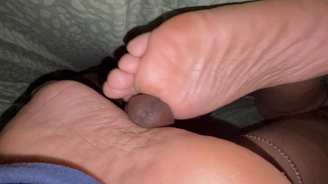 My wife giving me a mind blowing sideways solejob