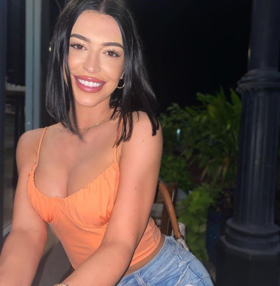 Click to view full size Hot sexy college babe who loves bbc, now a milf witha white guy. She had her fun in college.Blacked