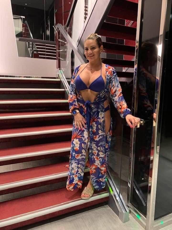 Floridia Spanish milf Mafe Gordon