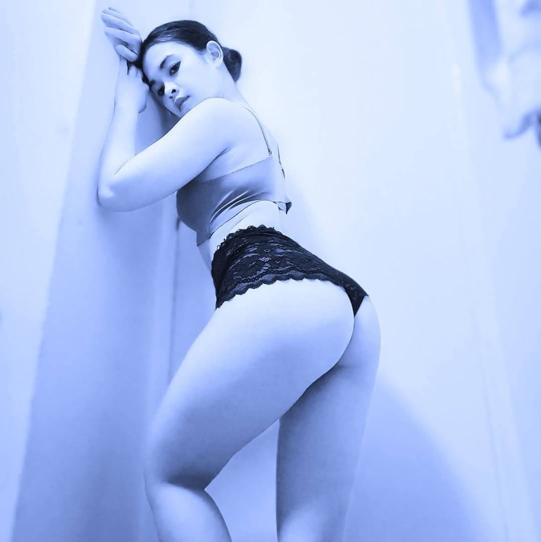 Click to view full size Ainsley Pinay Milf Ofw (Sarap to guys kaya enjoy lang sorry wala pa nudes)