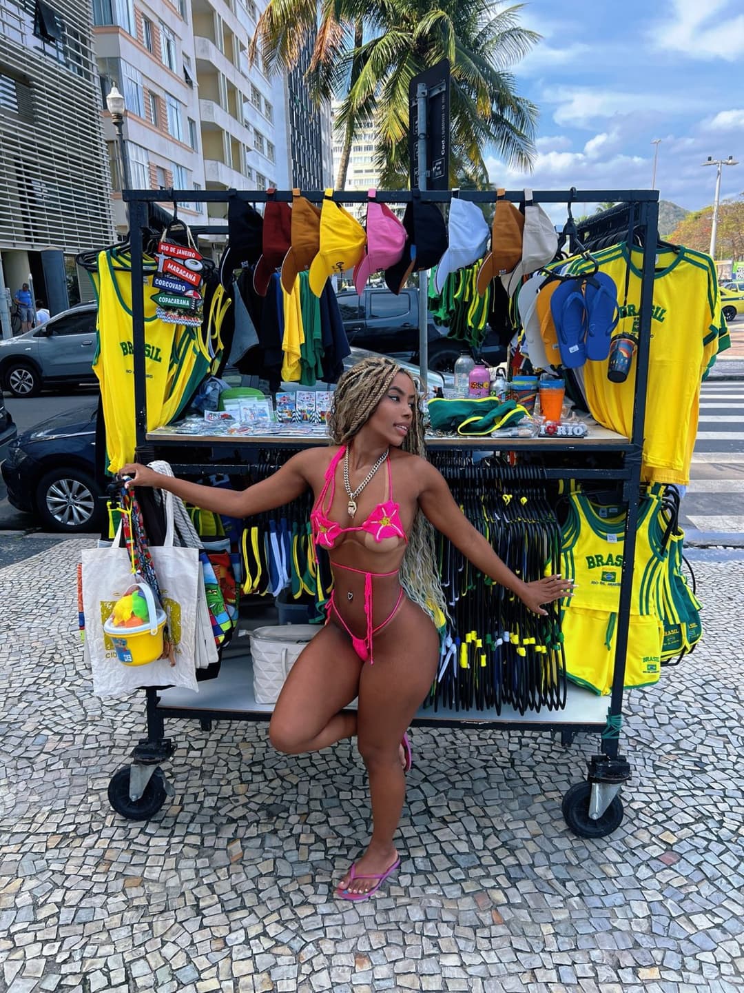 Hot Brazilian with phat pussy in sexy tan lines ???