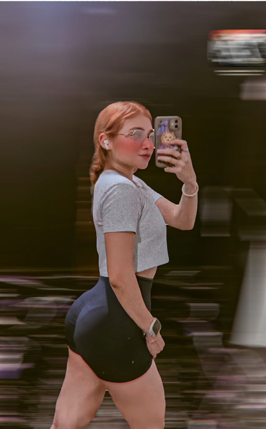 Annie loves to show her ass