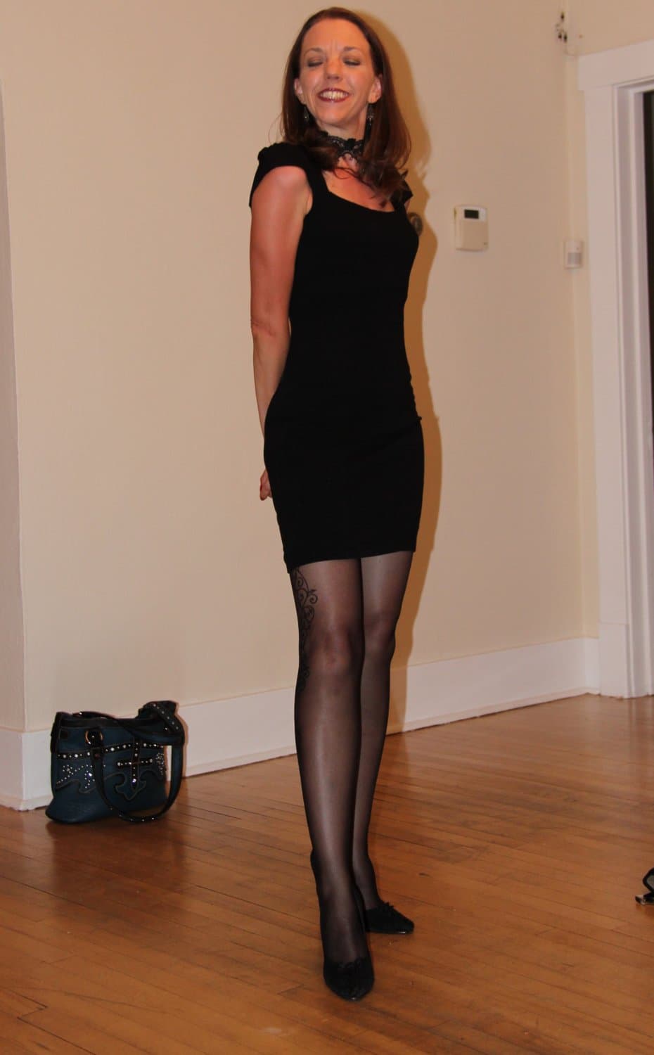 Click to view full size Slut Julie B - Painslut Punished by Dom Omni