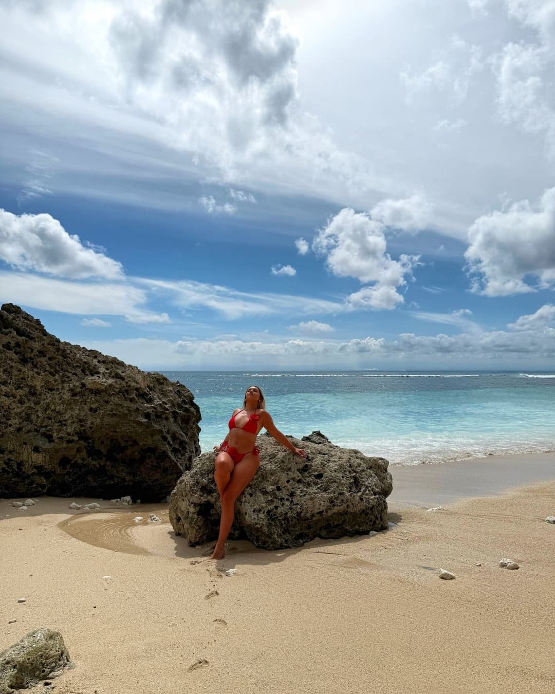 Hot blonde pawg huge ass uk slut chav red bikini at the beach