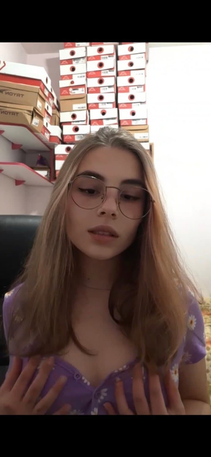 Loirinha vazou se exibindo em vídeo chamada