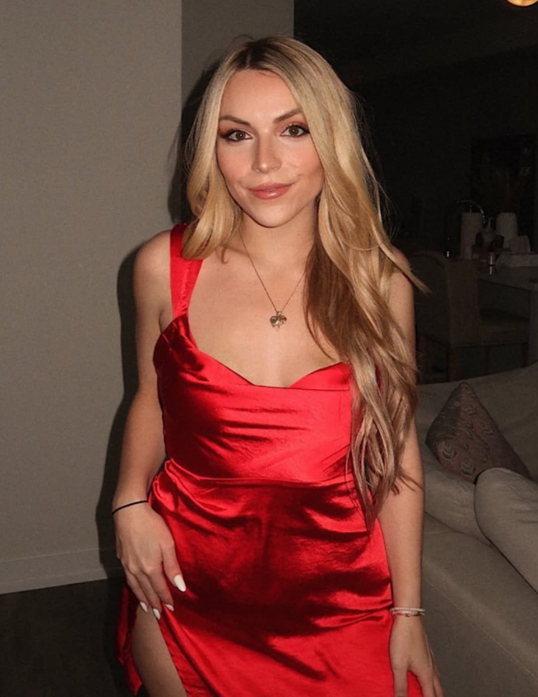 I wonder how much cock this drunk PAWG whore sucked last night after new years