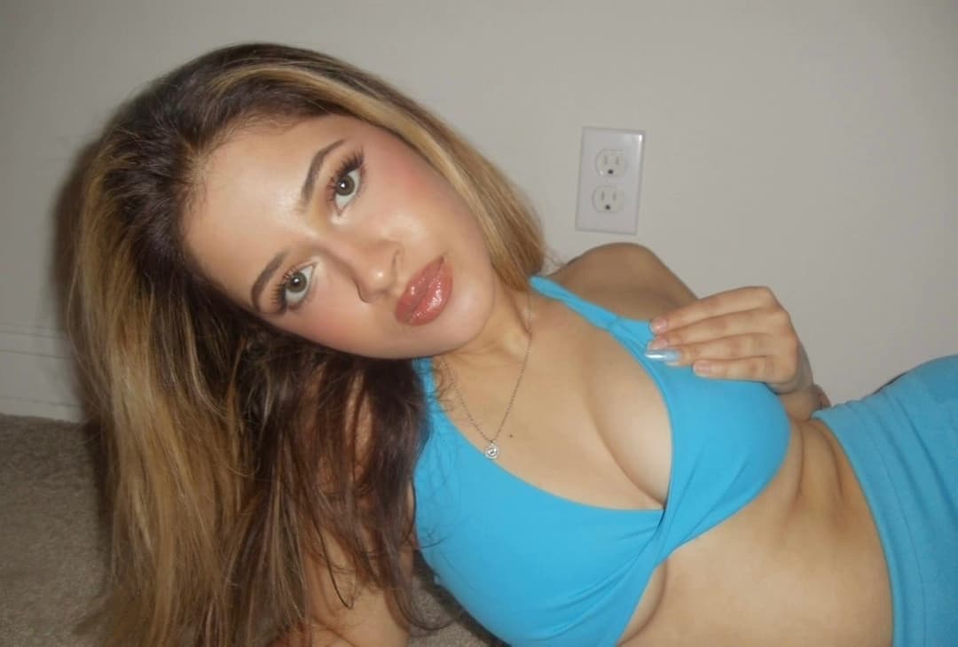 Feeling extra horny today. Any daddies here feeling the same?