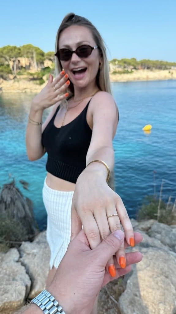 Click to view full size Annika die geile schlampe, dreckige Hure geht Ehemann fremd und macht die Beine für Ausländer breit