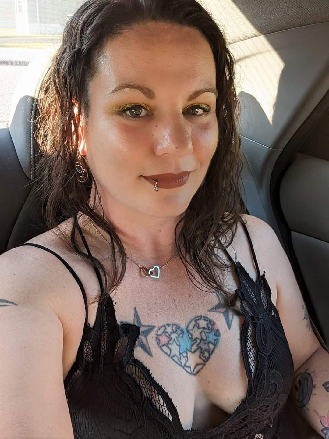 Click to view full size TON slutty trashy milf slut smoker