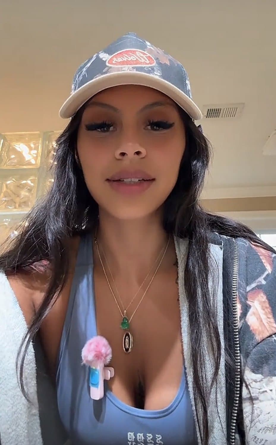 Sexy, Feet, milf, moose knuckle, feet, Latina.