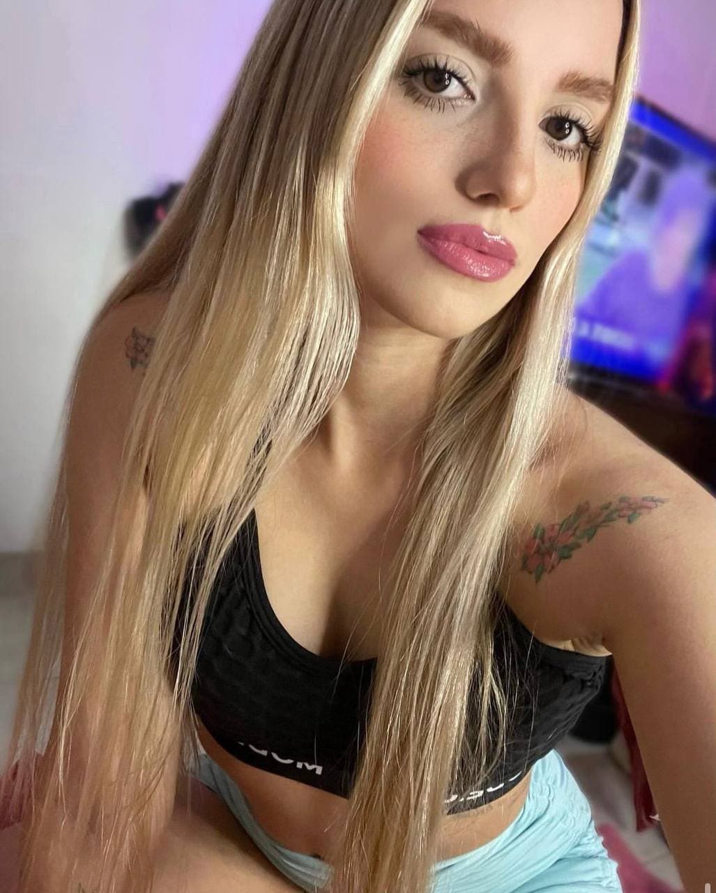 if u think this is hot… u haven’t seen my OF ?