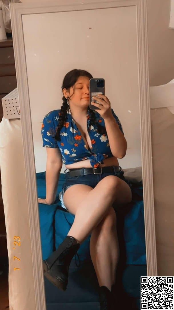 Kaylee - 23yo Big Tits (Non-nude)