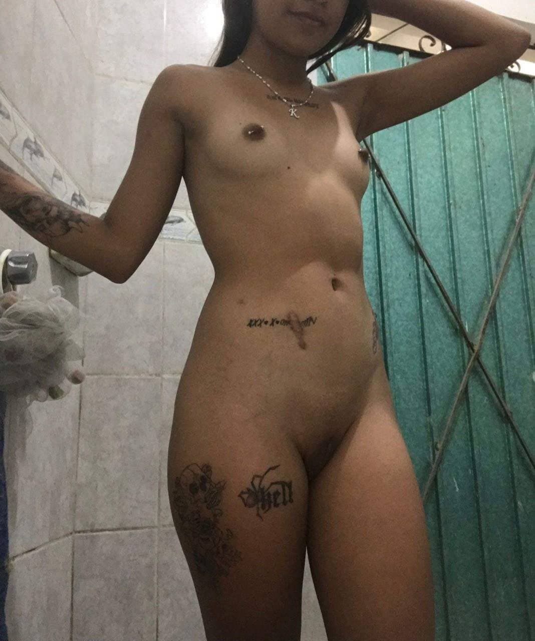 Karla cambray  tiktok (mora cambray) perrita desnuda