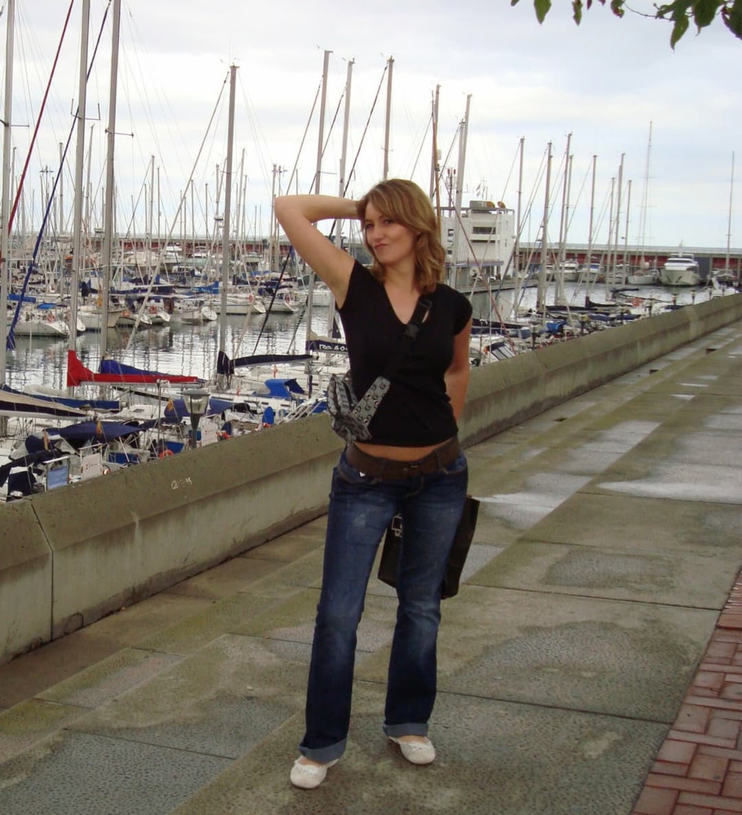 Wife with Amazing Hourglass Shape & Bubble Butt