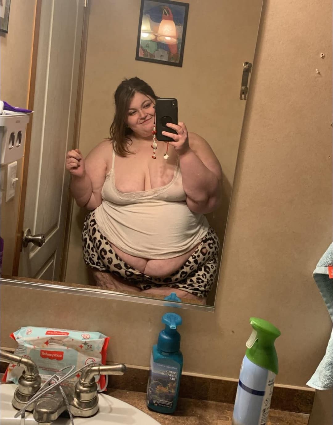 MASSIVE HUGE PAWG SSBBW BBW HUGE THICK BIG ASS GOONER MATERIAL