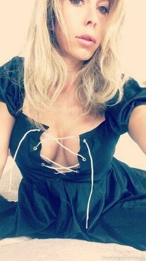 Click to view full size MissKKYour Friends Hot MomKelly Jenson