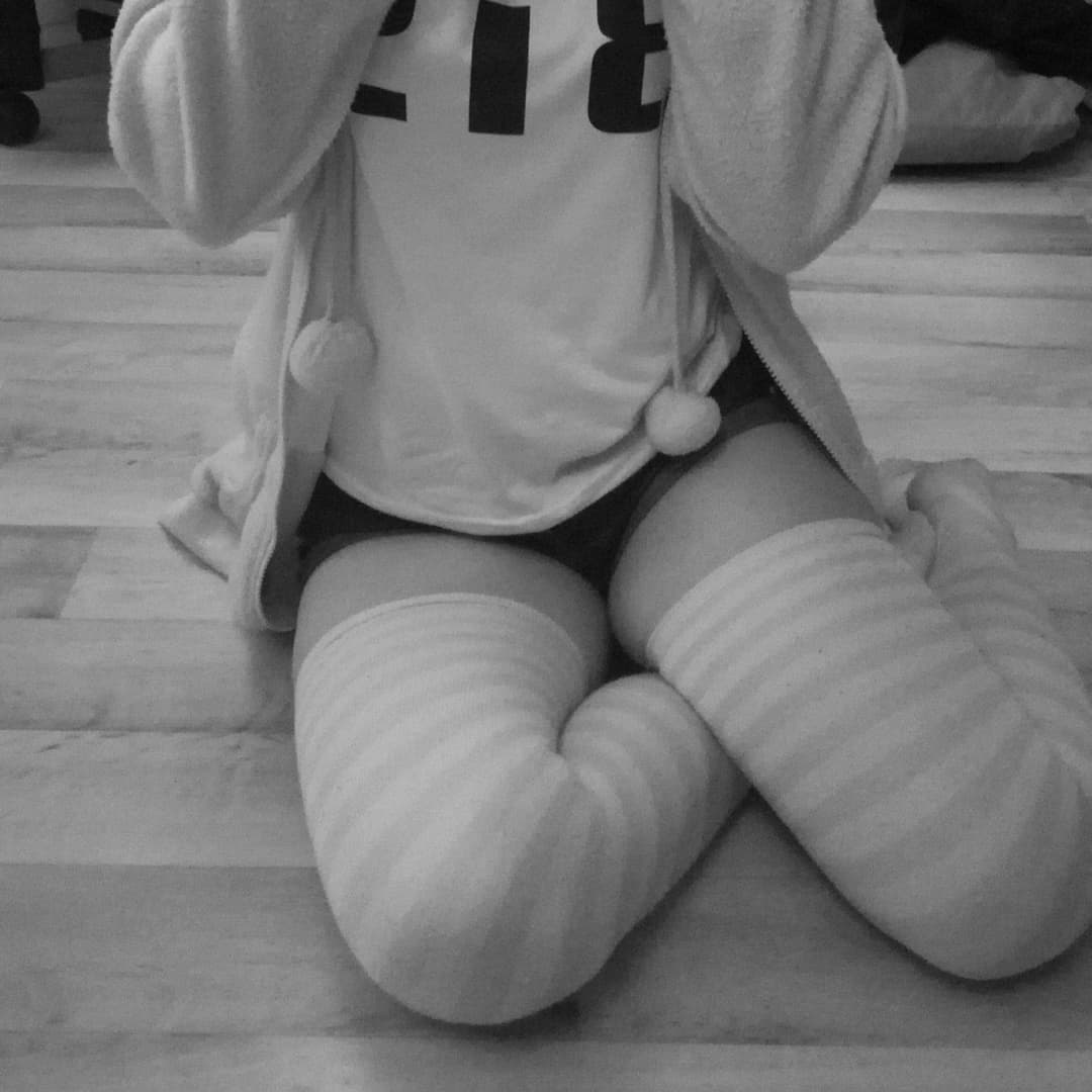 Click to view full size Shes looking for a black cock to gape her pussy