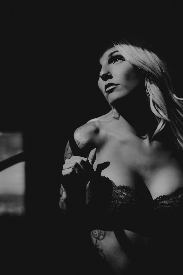 Click to view full size Intensely gorgeous blonde tatted milf boudoir