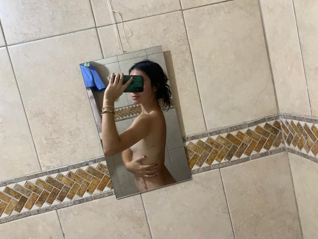 Petite cute shows her cute body naked. 18 old girl.