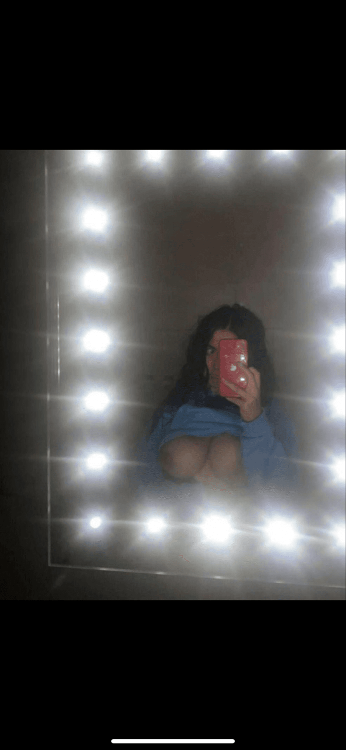 Click to view full size Snap slut Rose showing what a good fuck toy she can be