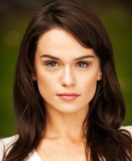 New Zealand actress Gwendoline Taylor has a lovely petite sexy body.