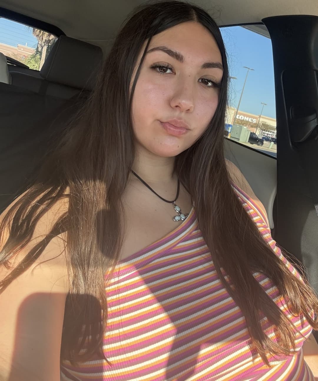 Request.. 22yr old - Texas Driver Girl.. <> Uber Driver.. <> Loves teasing with her perfect Big??