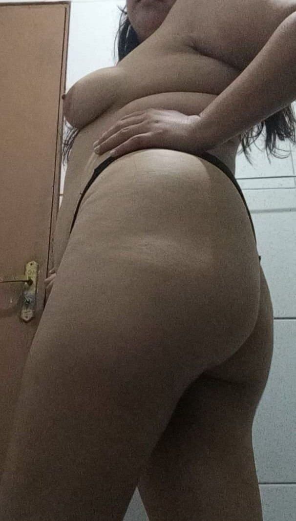 Novinha gordinha de São Paulo arregaçou o consolo