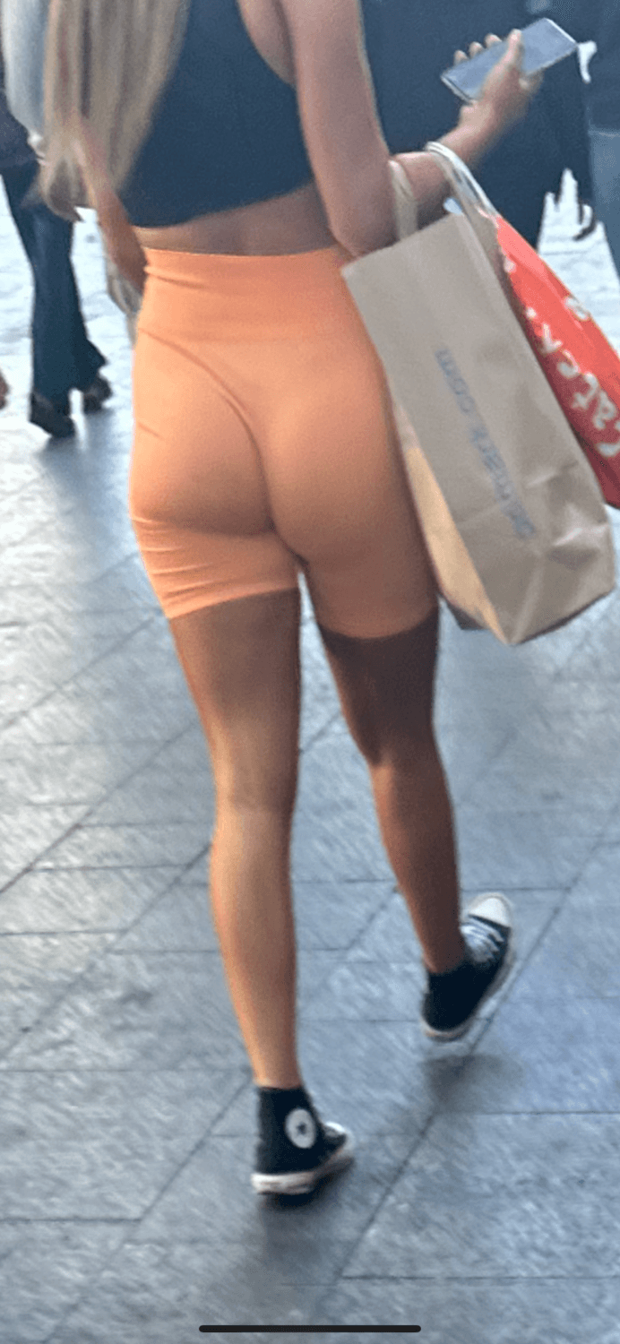 Click to view full size Dublin sluts big ass walking