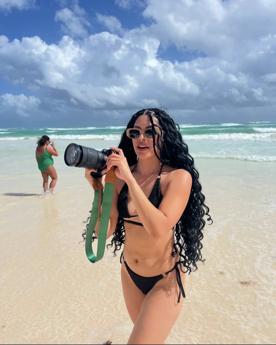 Kimmie Q97 from Fresno 559 ?goonfuel feet, soles, legs, nips, tribs. I love jerking to her ?