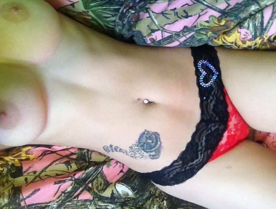 Hot redhead Betty May cam show and nude selfies