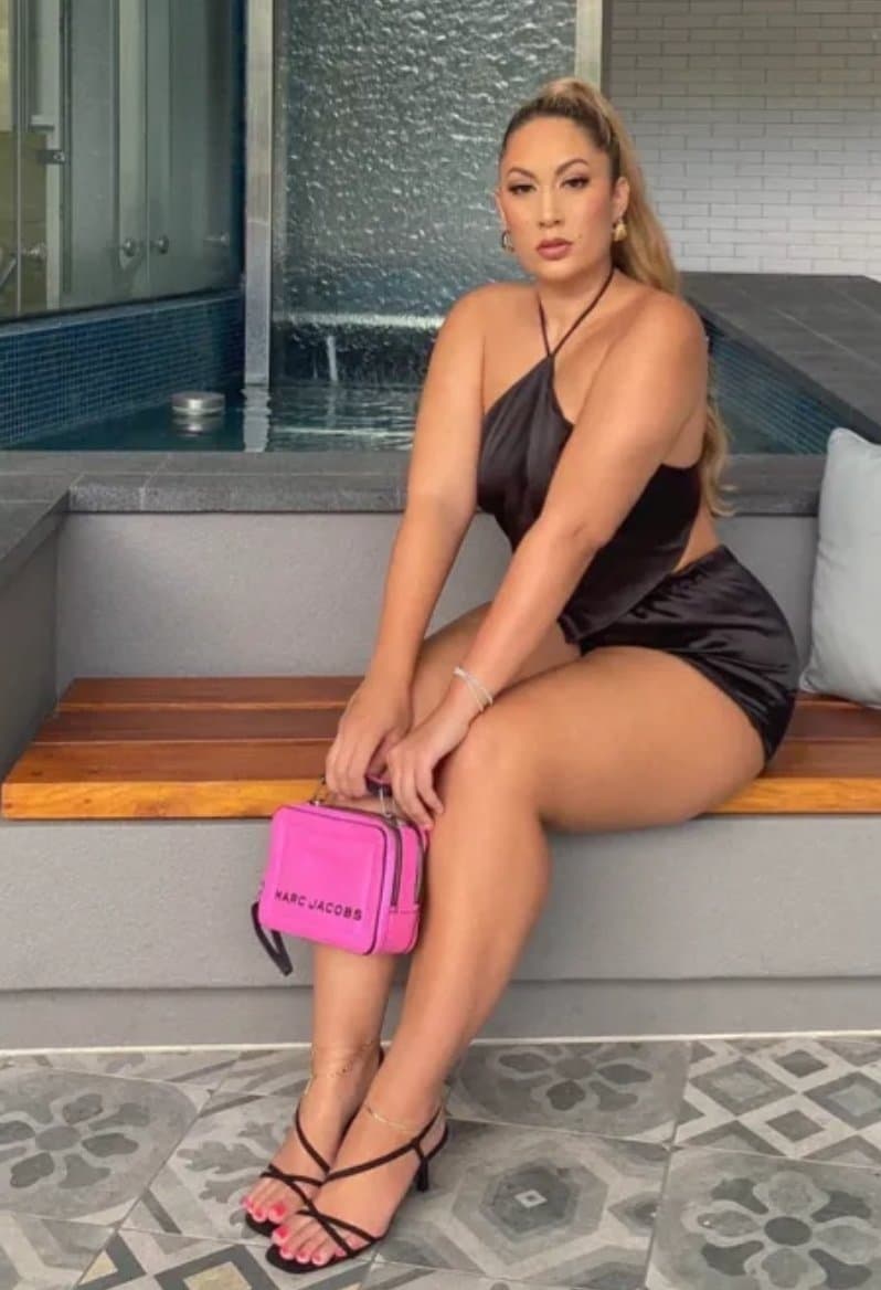 Click to view full size She goes by the name of Lollie on snap chat does anyone have anything of her? Thick Amazon Latina