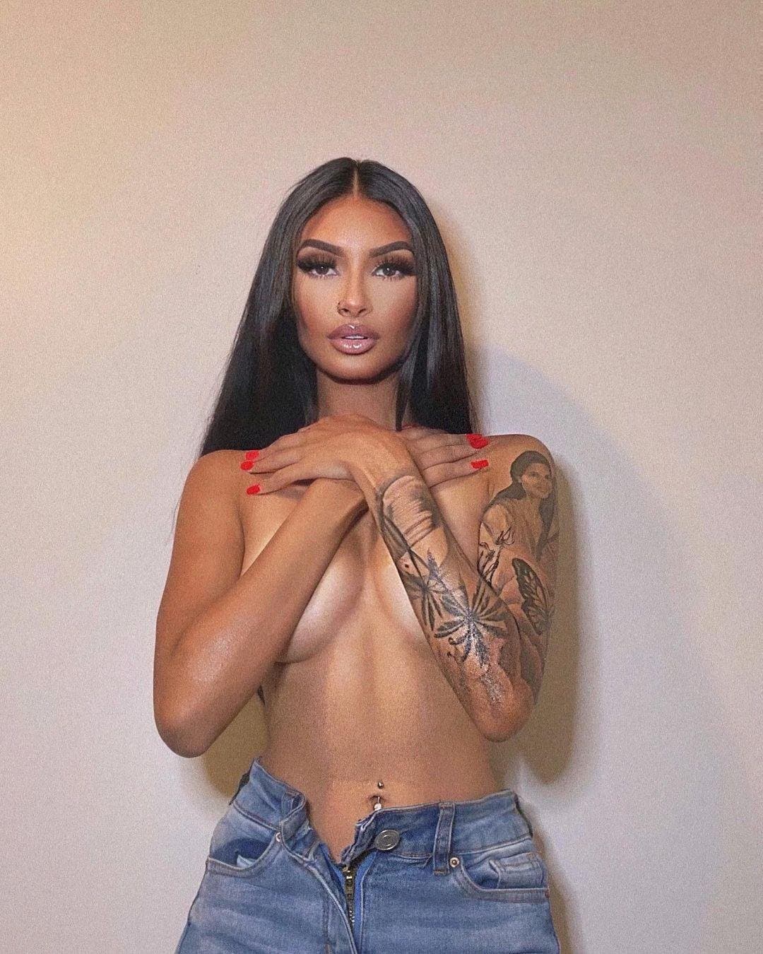 Toronto slut Jessica is here to milk your cock